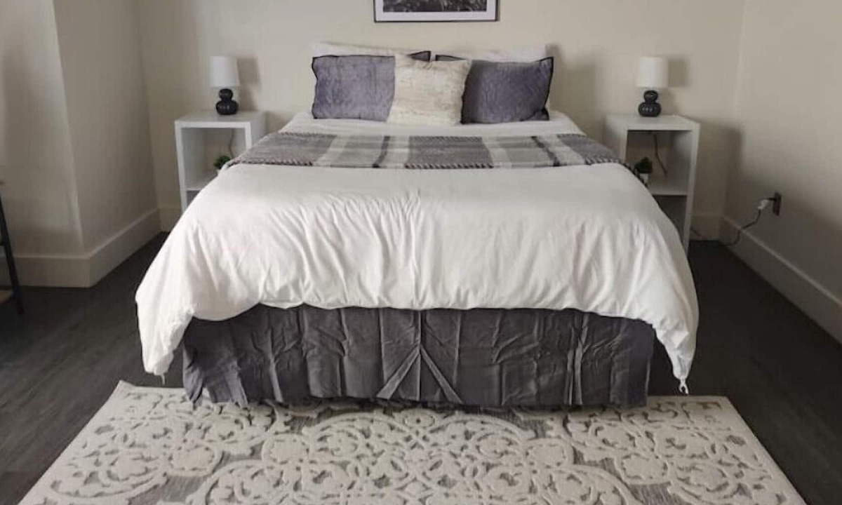 Iron Horse Historic District Apartment | Cozy queen hide away downtown