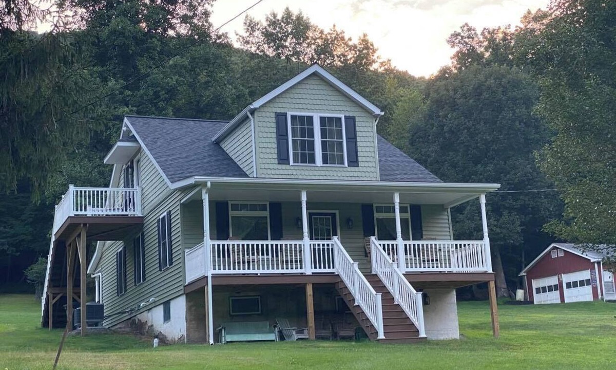 Brockton House | Cozy Retreat, Mountain & River Views, 10 Acres, & Train Service to Jim Thorpe
