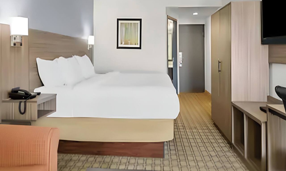 Cranberry Township Hotel | Cozy Retreat Near Pittsburgh & Local Attractions