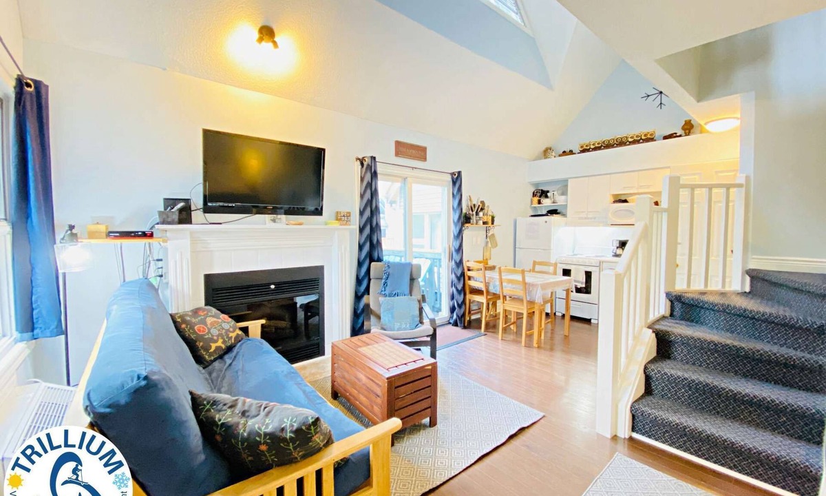 Craigleith Apartment | Cozy Studio Loft with 2 Baths Next to the Slopes