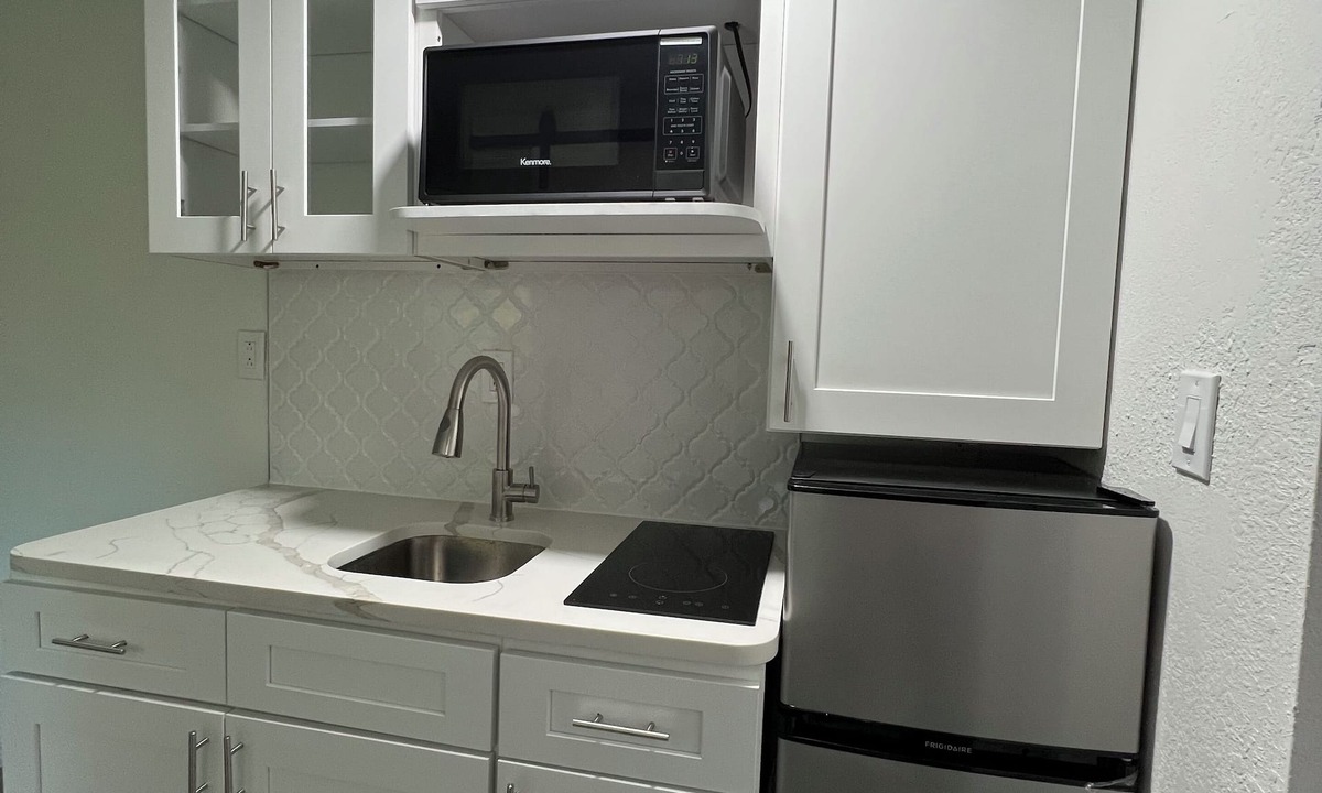 Oak Ridge Apartment | Cozy Studio minutes away from theme park, less than 5 miles from major highways