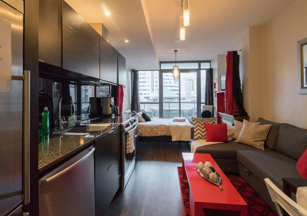 Fashion District House | Cozy & Stylish Entertainment District Studio