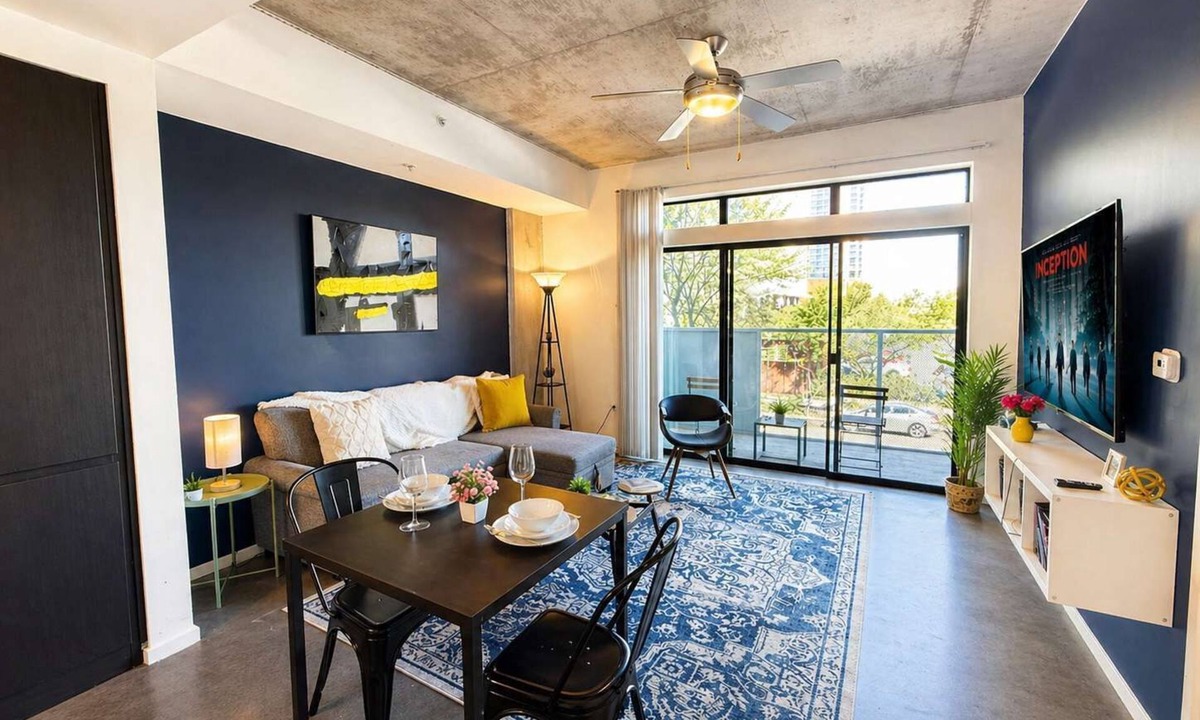 Evans Churchill Apartment | Cozy Urban Retreat | Heart of Phoenix + Parking