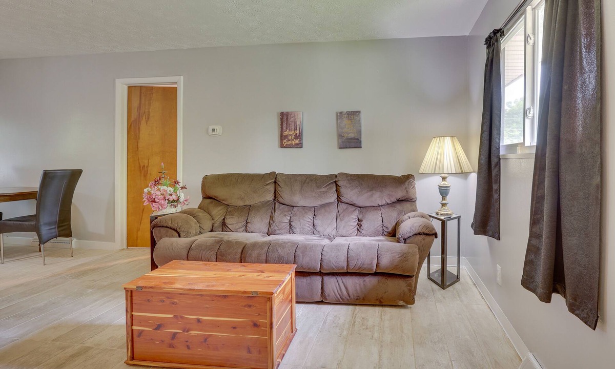 Poland Apartment | Cozy Youngstown Apartment w/Central A/C + Heating