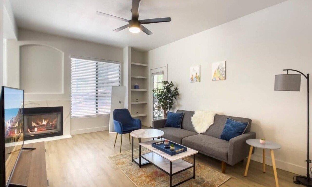 Desert Paradise Estates Apartment | CozySuites at Kierland Commons by golf course!