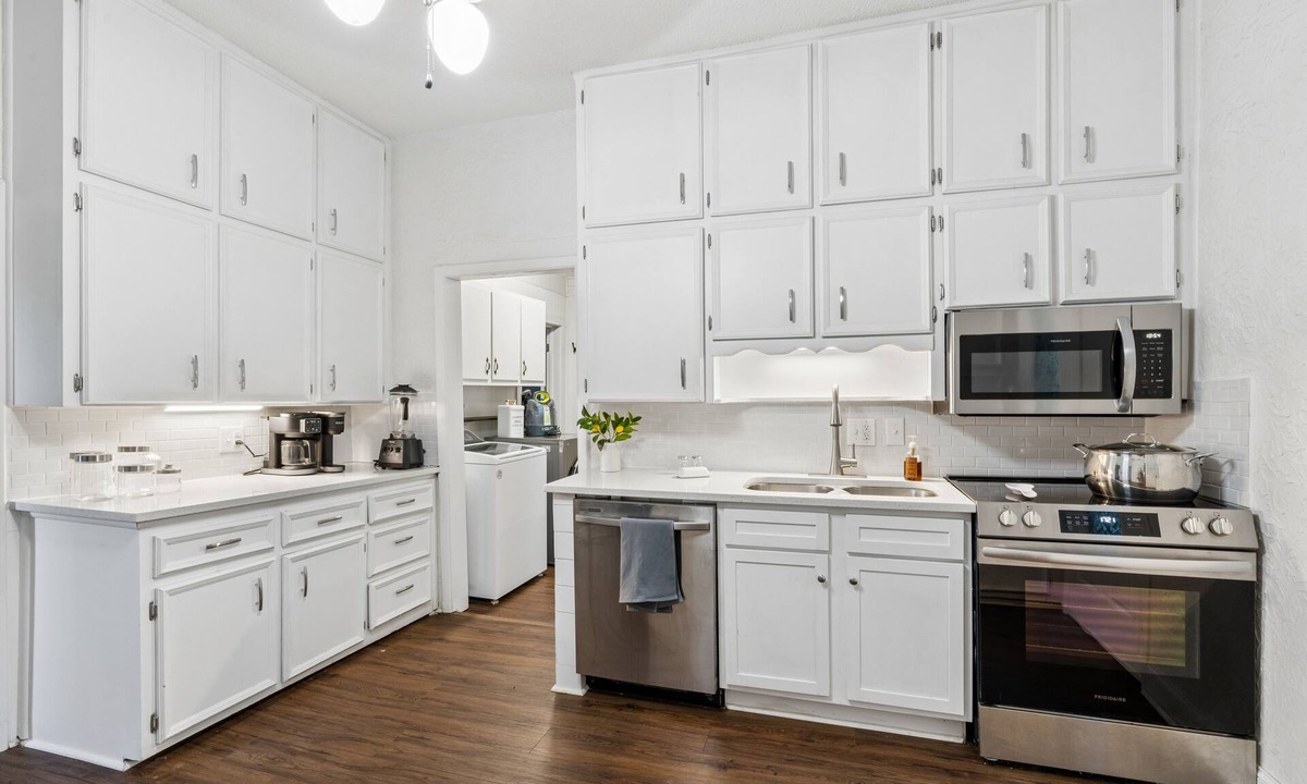 Leeds House | Creekside Newly Remodeled 3-bed home! BUCK-EES, OUTLETS, BARBER MS & BASS PRO!’