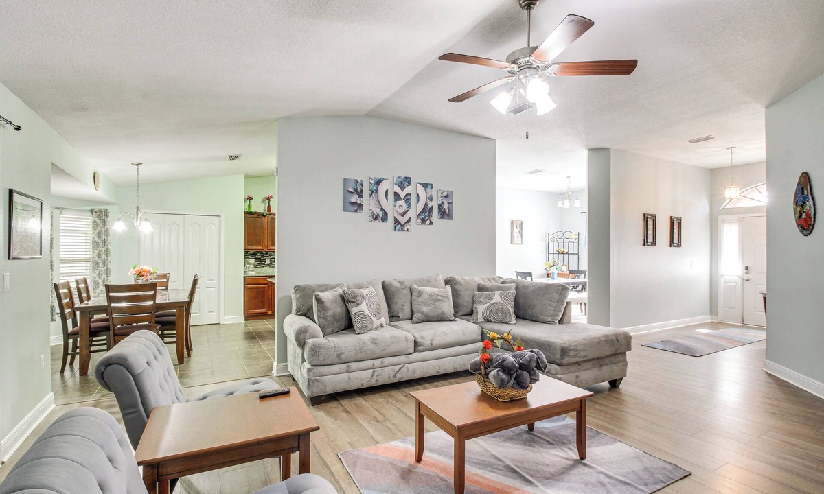 Crestview House | Crestview Family Home: Screened Porch & Games!