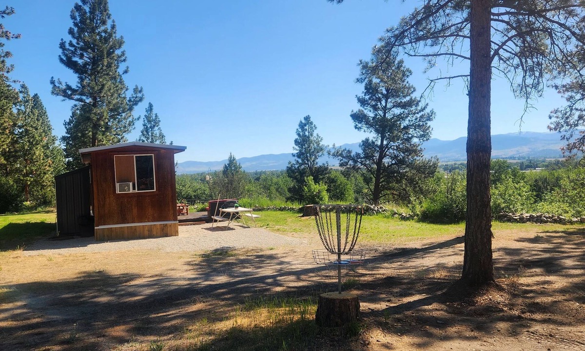Grantsdale Cabin | Custom tiny house with an awesome view. Close to Hamilton and Darby
