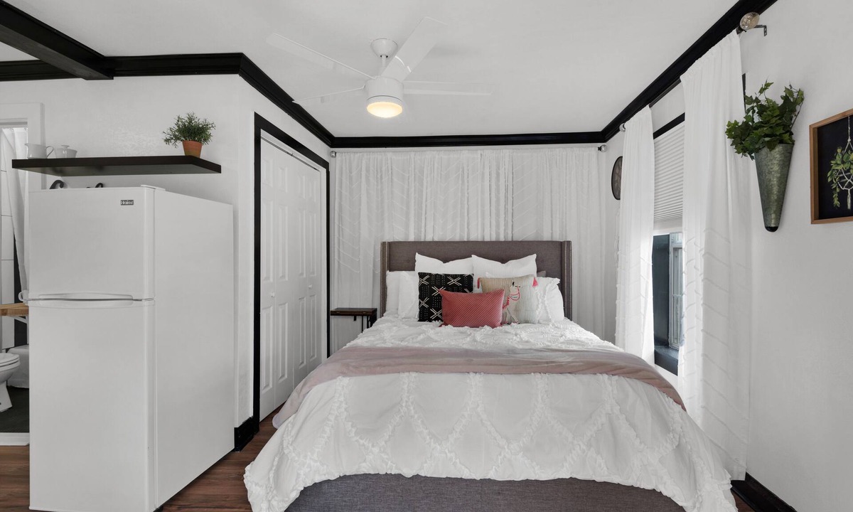 Downtown Cottage | Cute little cottage located 2 blocks from the heart of Downtown Pensacola.