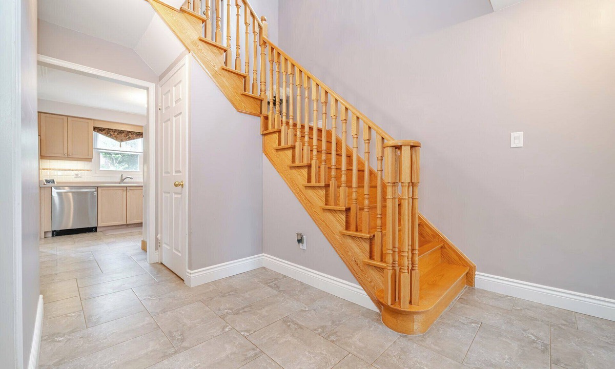 Central Erin Mills House | Daisy house: 3BR/2.5BATH House - Central Erin Mills - UTM&Airport&Square one