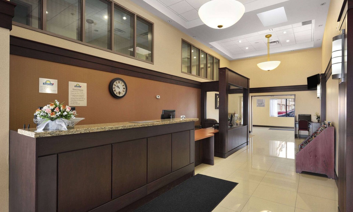 Brampton Hotel | Days Inn by Wyndham Brampton