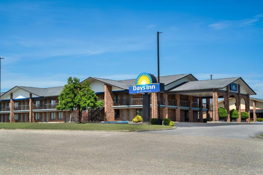 Clanton Hotel | Days Inn by Wyndham Clanton AL