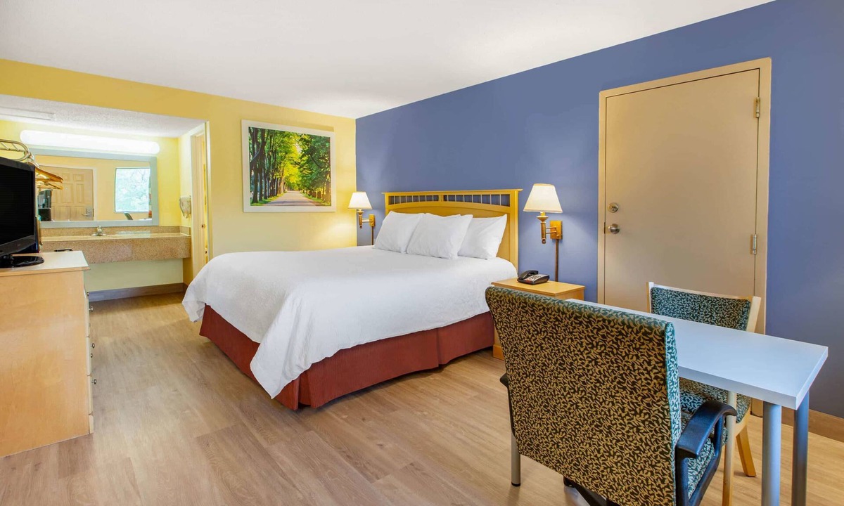 Grantville Hotel | Days Inn by Wyndham Grantville Hershey North