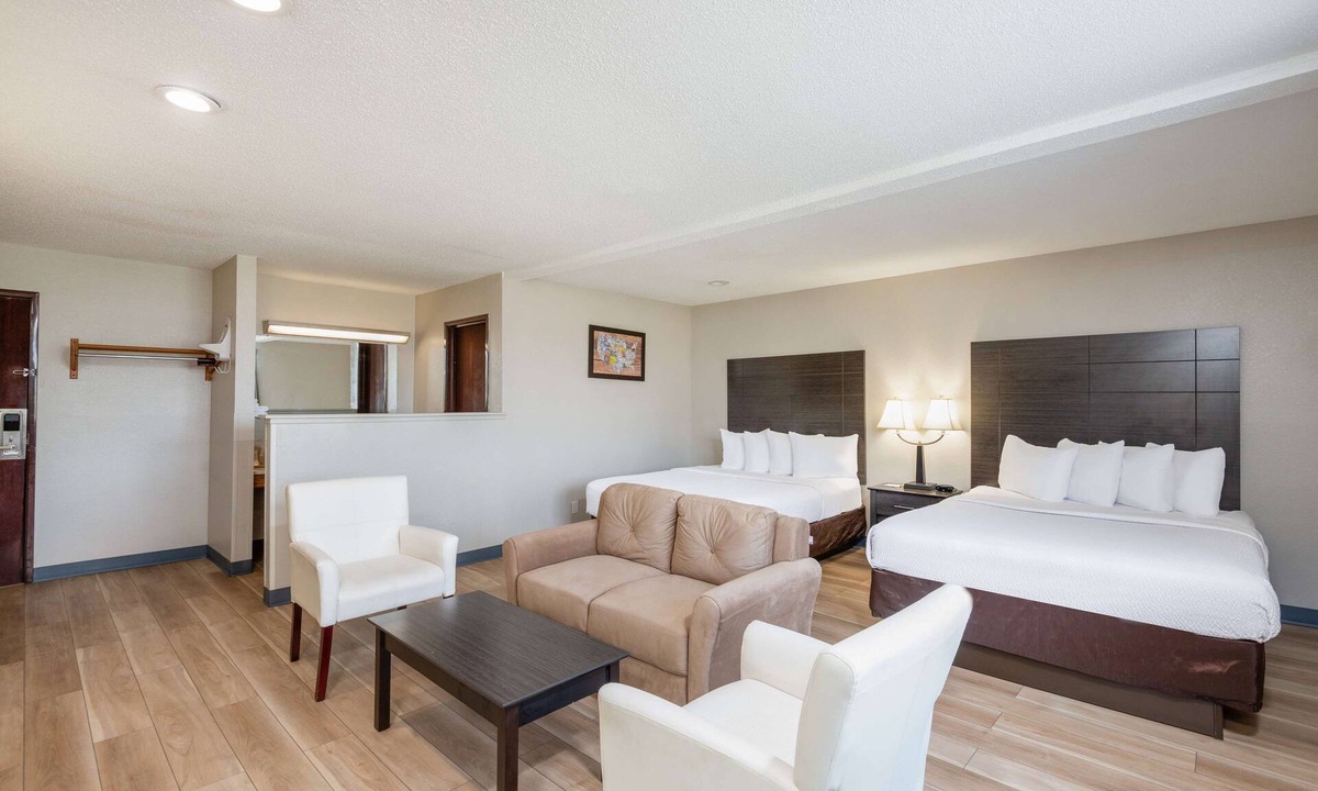 Somerset Hotel | Days Inn by Wyndham Somerset PA I-70 I-76