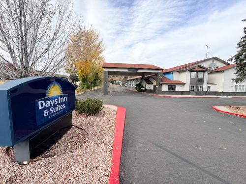 Flagstaff Hotel | Days Inn & Suites by Wyndham Flagstaff I-40