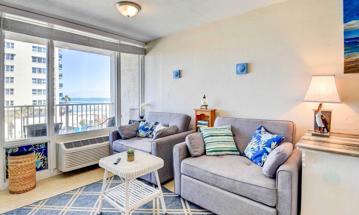 Daytona Beach Shores Apartment | Daytona Beach Studio With Balcony + Ocean View