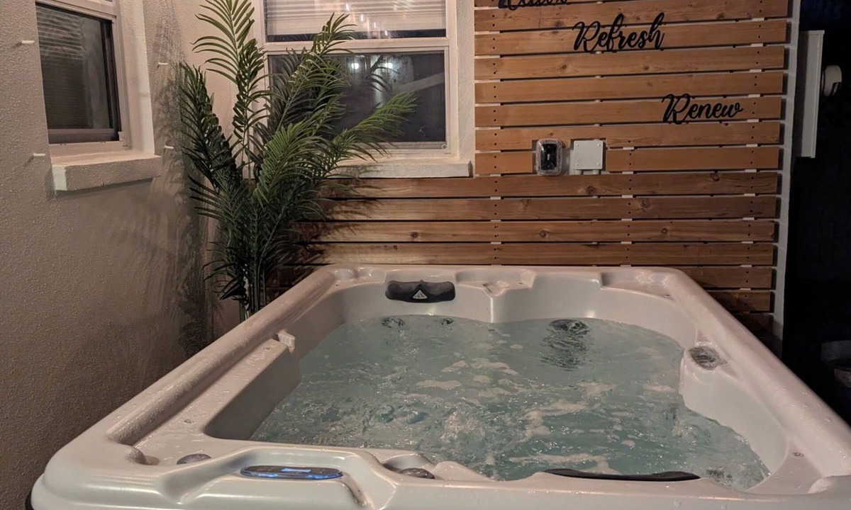 Daytona Beach House | Daytona Beach Shores Retreat | Spa Walk to Beach Intracoastal Sunsets