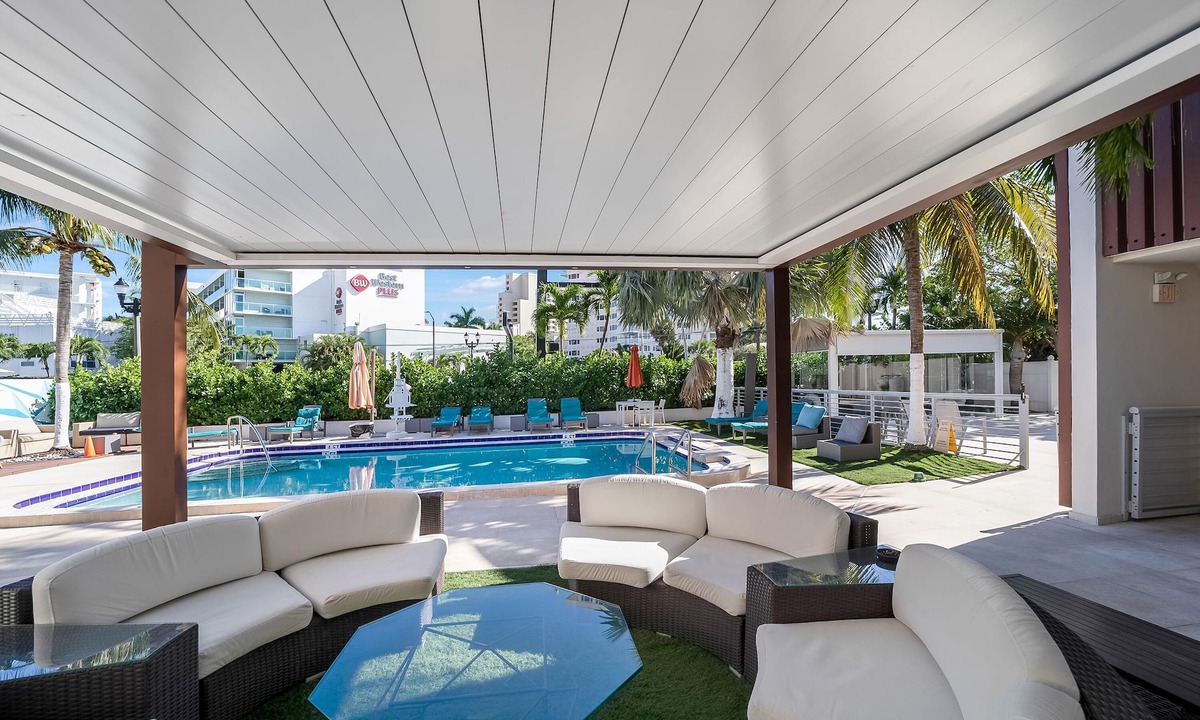 Central Beach Hotel | Deco Boutique Hotel