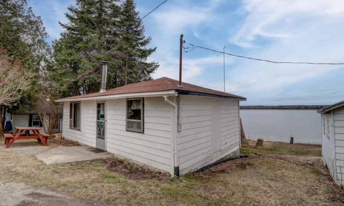 South Bruce Peninsula Cabin | Deluxe Beachfront Villa 3 Bedroom, sleeps 10