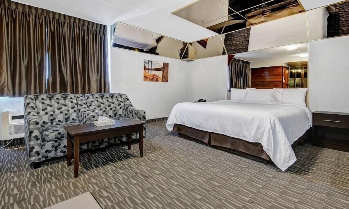 Islington - City Centre West Hotel | Deluxe Inn