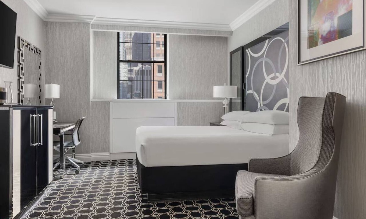 Theater District Hotel | Deluxe King Room at The Muse New York