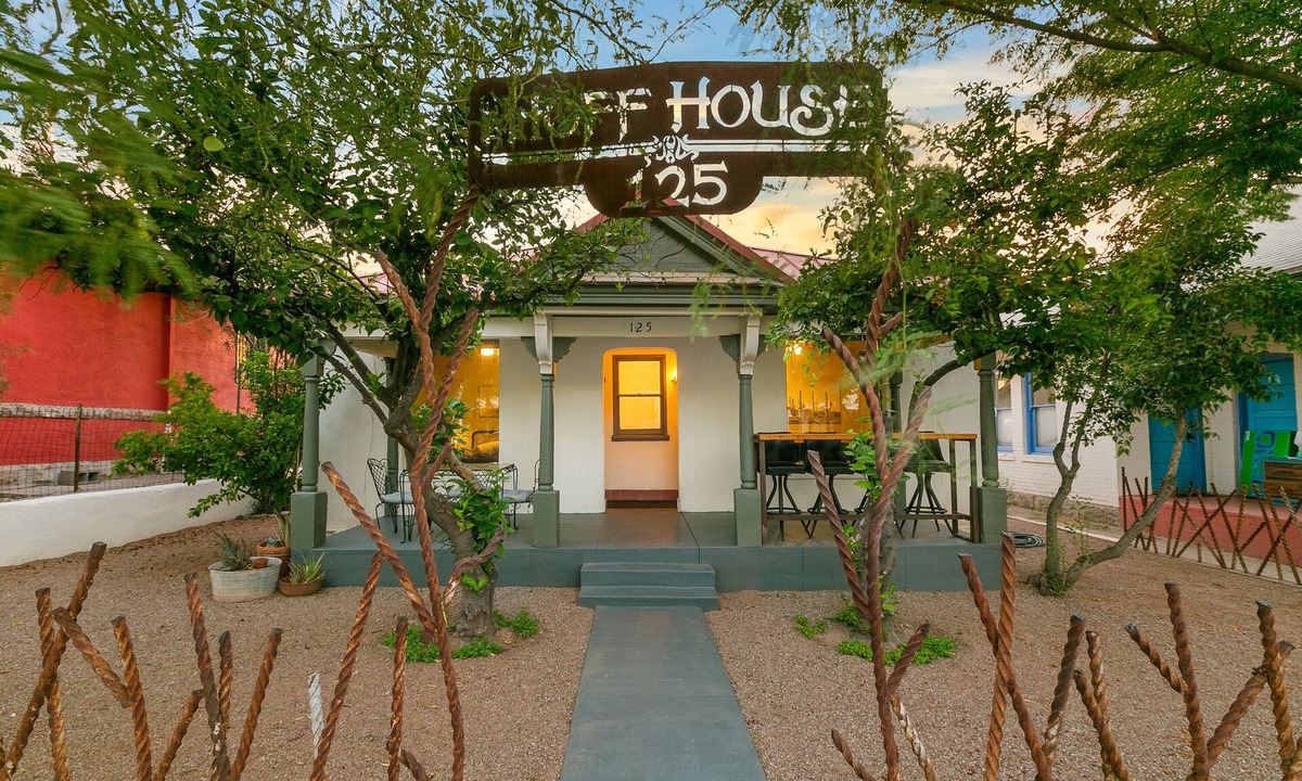 Iron Horse Historic District House | Desert Fox Retreat| Walk to Congress| Free Parking