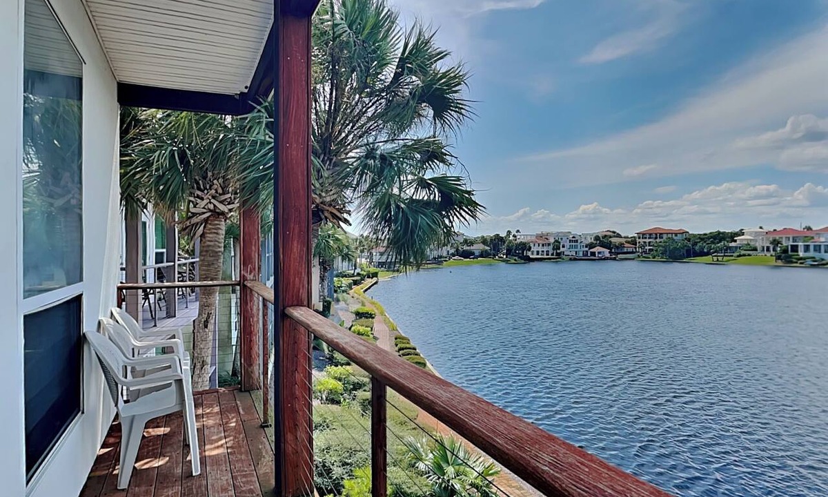Destin Condo | Destiny Beach Villas #10A | Lakefront, Near Beach
