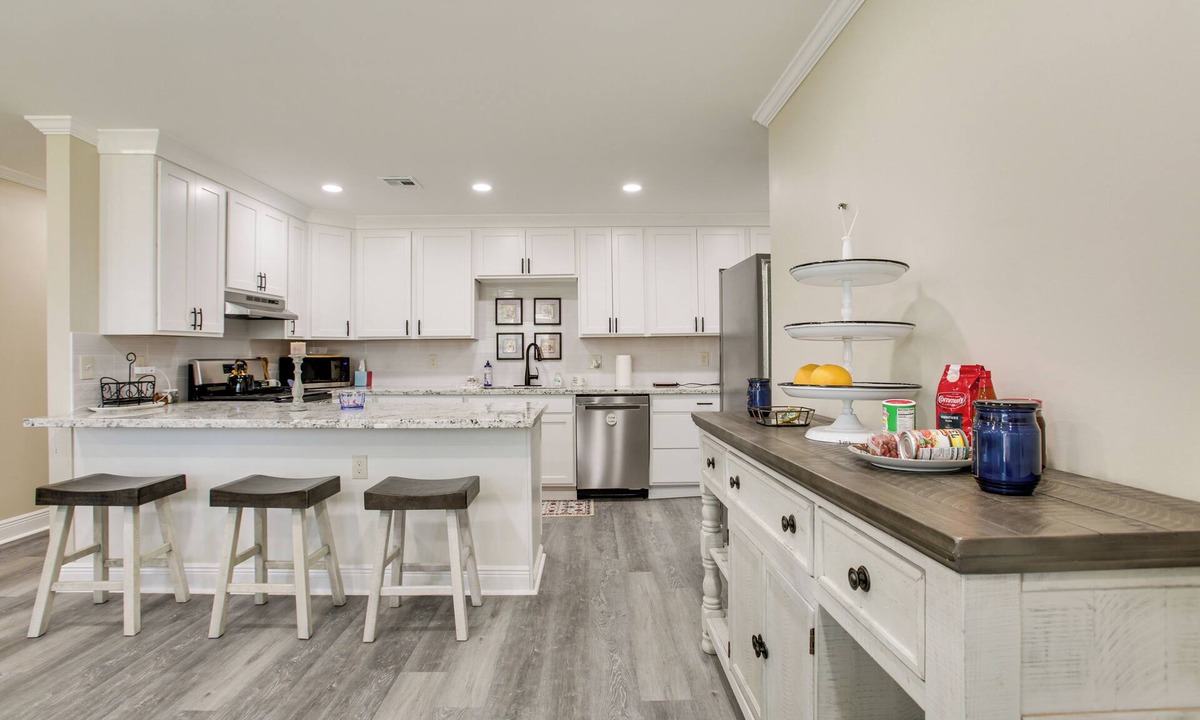 Kenner - Louis Armstrong International Airport House | Dine, Shop & Play: Kenner Home w/Patio & Yard!
