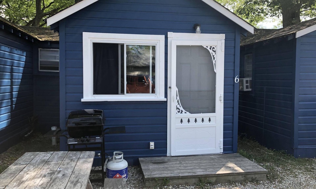 Wasaga Beach Cottage | Dock Life Cottage 6 - Riverside, 1 Bedroom, Wasaga