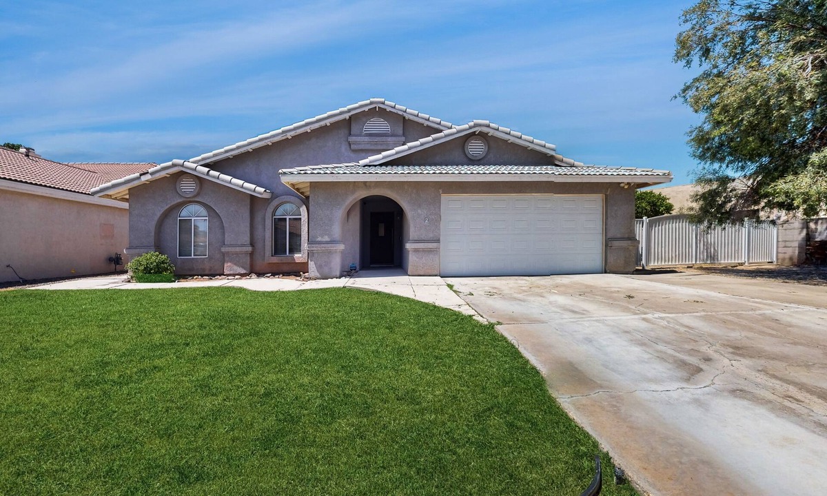 Bullhead City House | Dog-friendly home with beautiful patio, bikes and central AC and Marina access