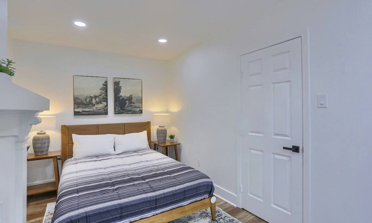 South Hills Apartment | Dormont, Potomac @1 Stylish and Modern 2BD Apartment