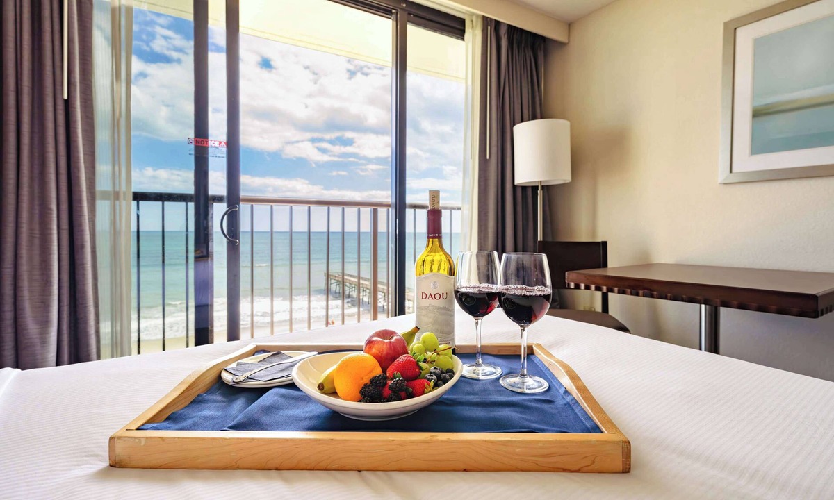 Atlantic Beach Hotel | DoubleTree by Hilton Atlantic Beach Oceanfront