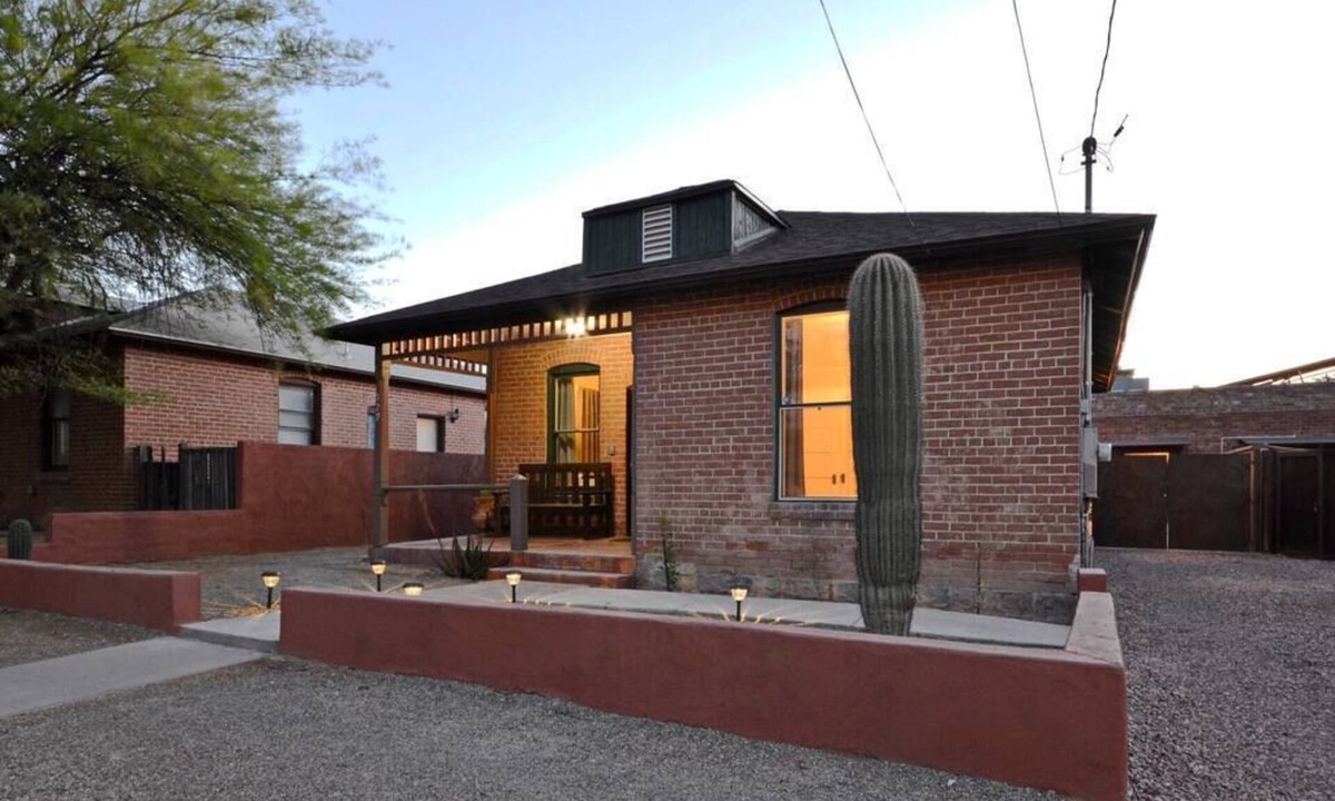 Iron Horse Historic District House | Downtown 2BR and 2BA & Parking