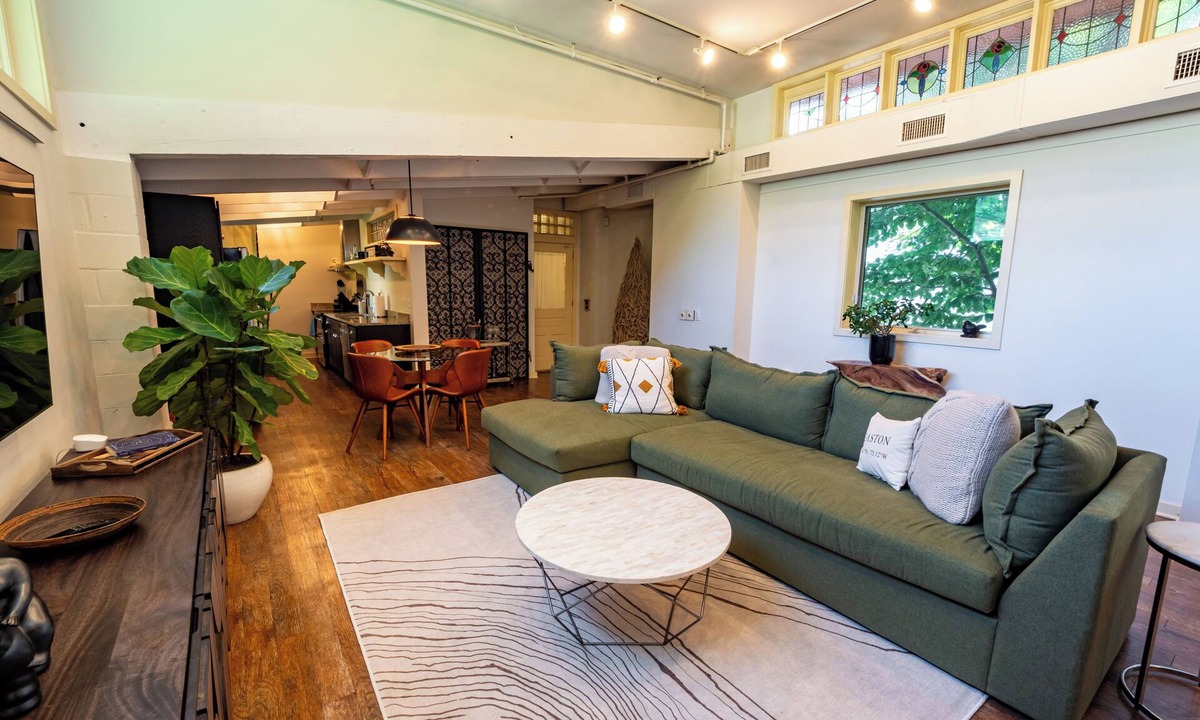 Downtown Historic District Apartment | Downtown Easton Loft Cozy & Secluded - Walkable to shops, restaurants, & river