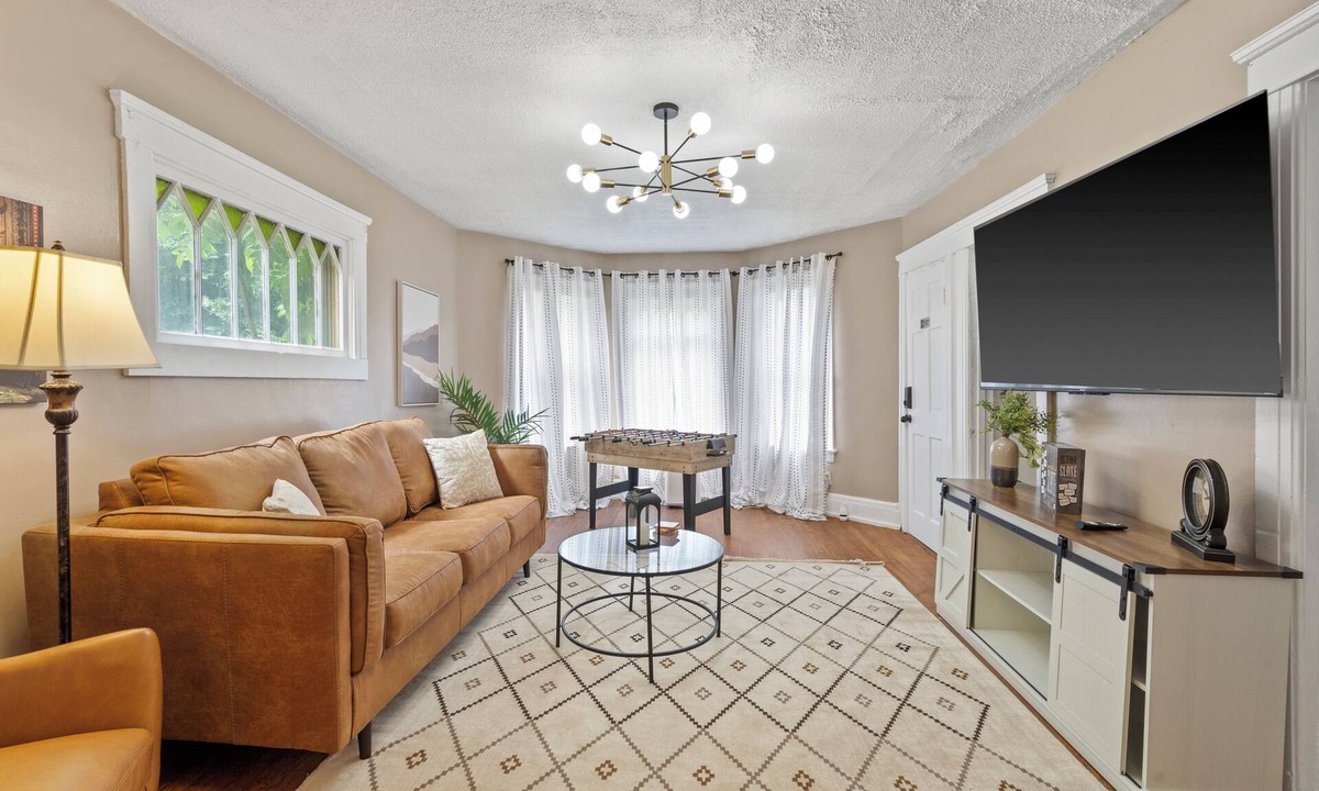 Southside Apartment | Downtown Syracuse 2BR Near University & Zoo
