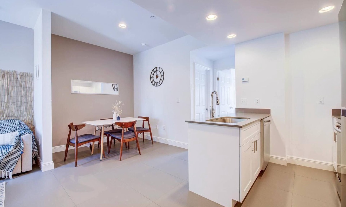 Wynwood Art District Apartment | Dream Trendy Apt 1BR/2BA - in Wynwood near Beach!