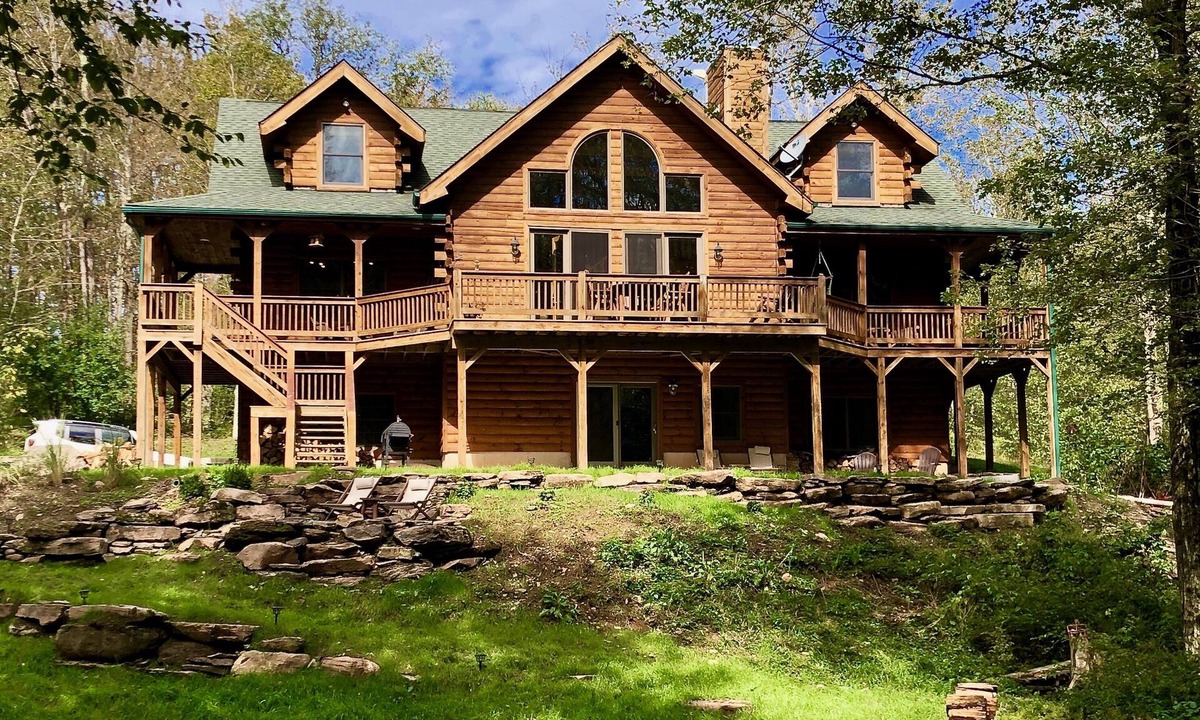 Livingston Manor House | Dreamy Lakefront Log Cabin - 2hrs from NYC! Sleeps 14 (5Bed/3Bth) 7 private acre