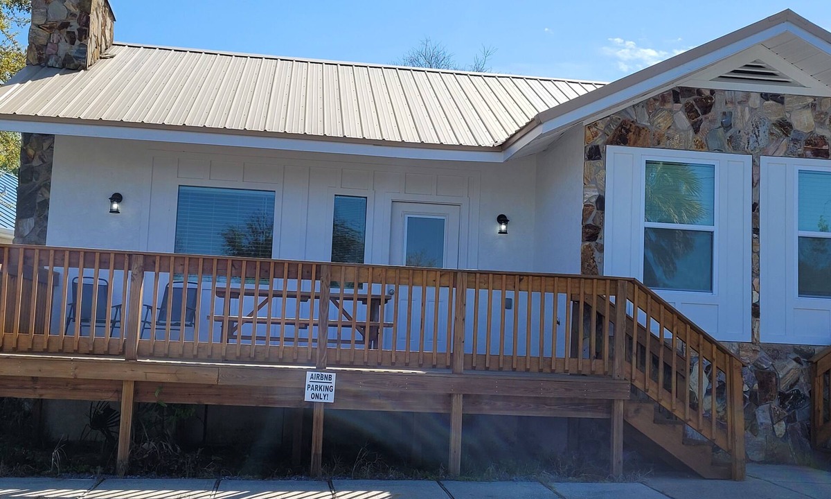 Parker House | Drift Away-New Construction-1bdr 1ba-Waterfront Home on Pier 98 Marina BOOK NOW!