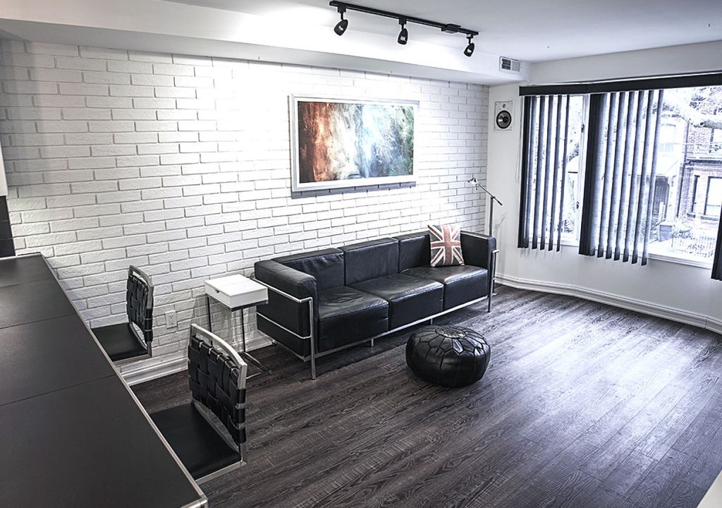 Cabbagetown South House | DUNDAS SQUARE Luxury Apartment - hybrid office!!