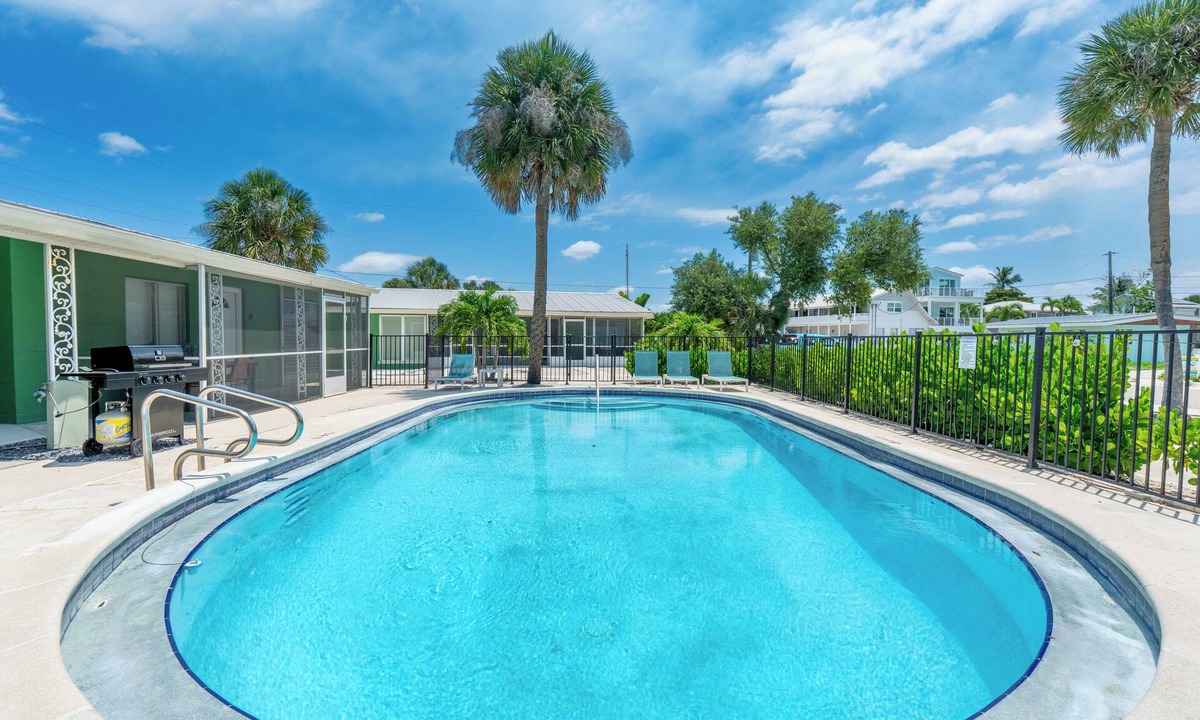 Mid Island House | 🌴Dune Your Thing Estate | Heated Pool | Pet Friendly 🌴