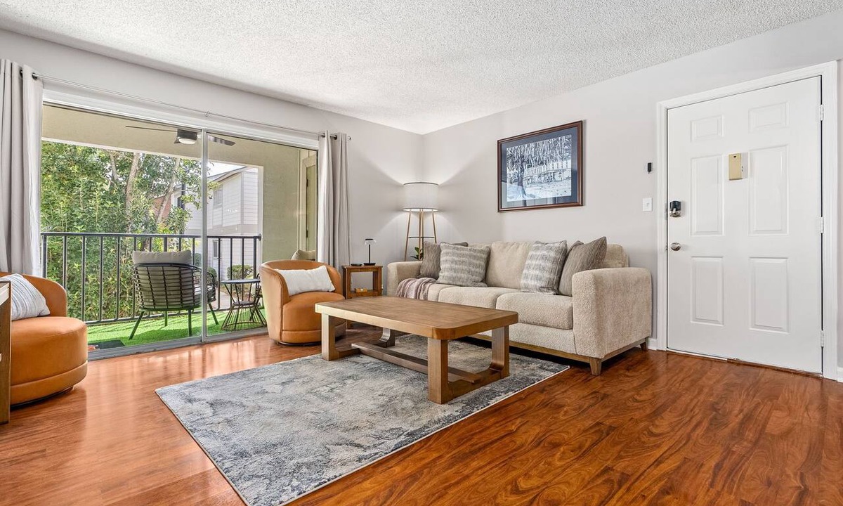 Pickwood Condo | Eagle's Escape ~ Cozy 2-Bedroom Condo in Welcoming Auburn