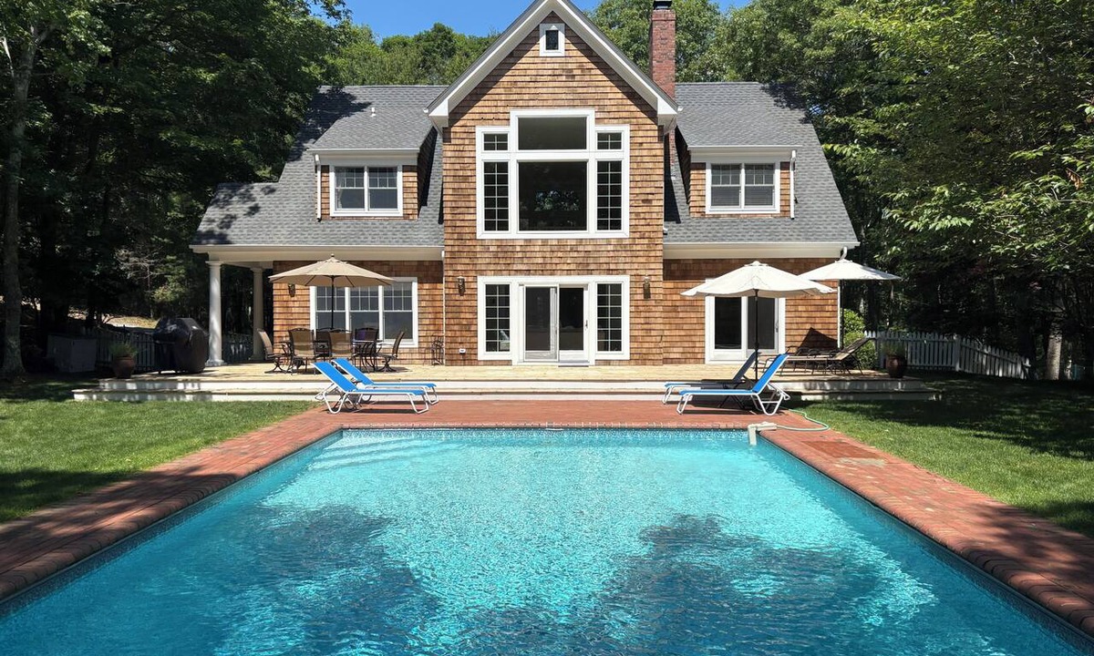 Northwest Harbor House | East Hampton- Beautiful 4 Bedroom Home, Large Heated Pool, Private Backyard