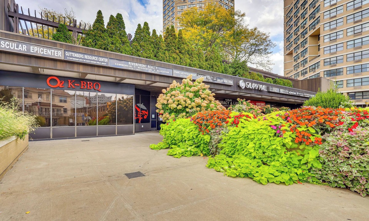 Bulls Ferry and Jacob's Ferry Cottage | Easy NYC Commute: Getaway Near Metlife Stadium!
