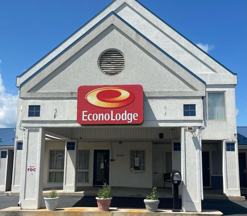 Mechanicsburg Cabin | Econo Lodge Mechanicsburg - Harrisburg West