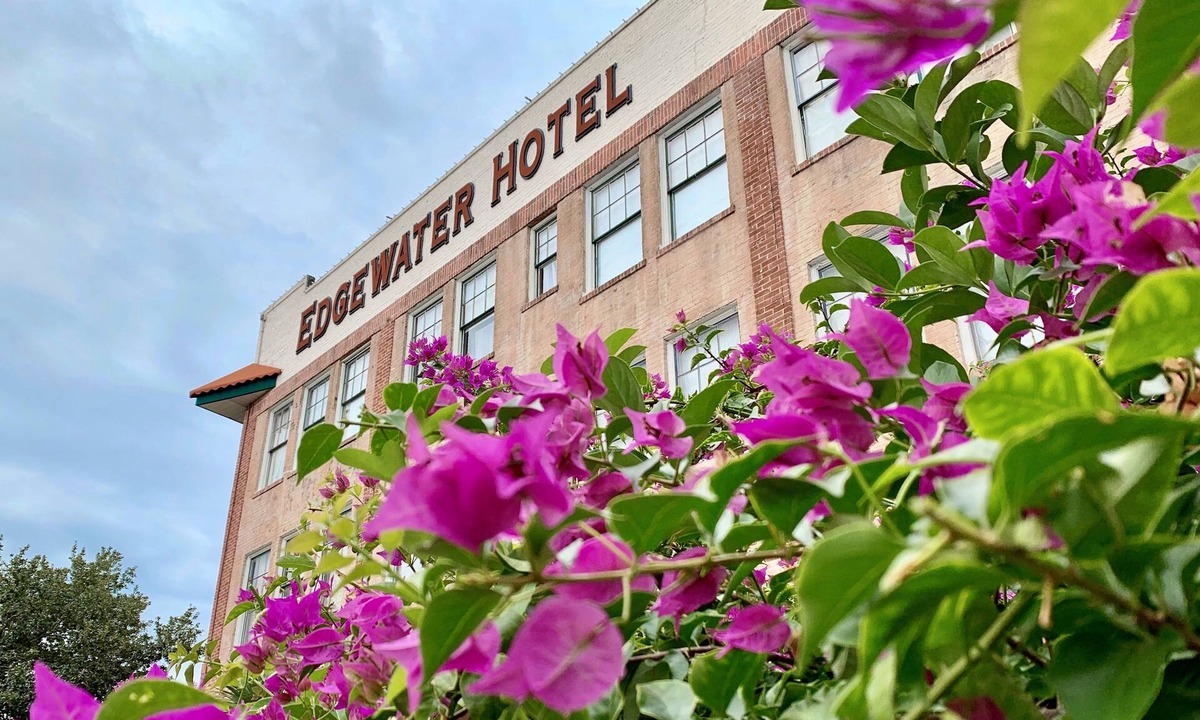 Winter Garden Bed & Breakfast | Edgewater Hotel