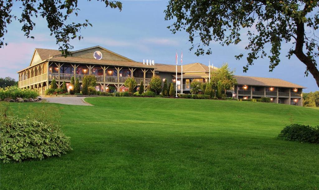 Fenelon Falls Hotel | Eganridge Resort, Golf Club & Spa