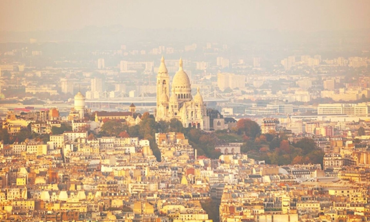 Montmartre Apartment | Eiffel-Tower-View Romantic Duplex