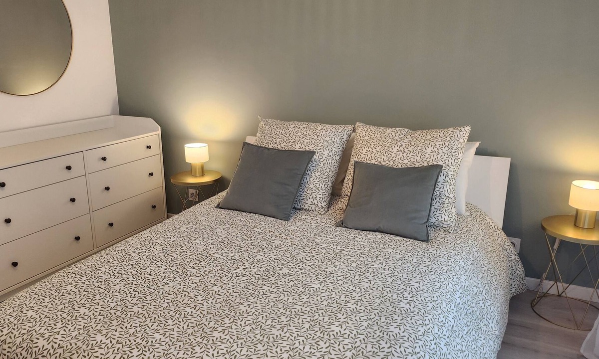 Les Puces de Saint-Ouen Apartment | Elégance et charme aux portes de Paris