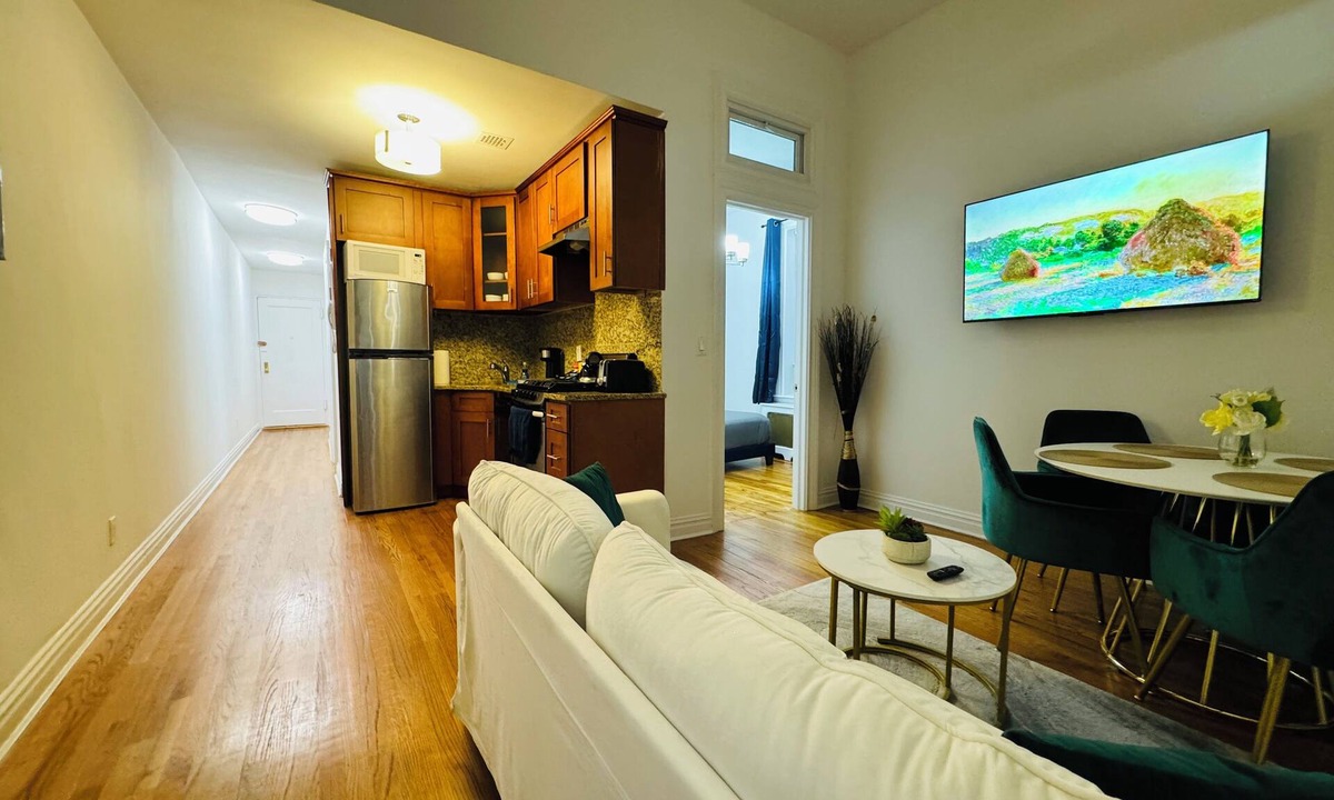 Lincoln Square Apartment | Elegant 2-BD. Manhattan Escape Steps from Central Park