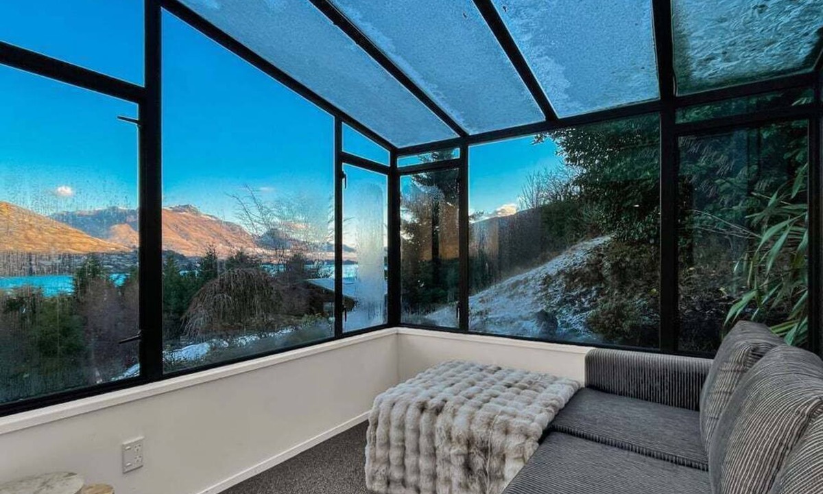 Queenstown Resort | Elevated Frankton Chalet with Lake Views